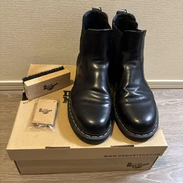 Dr. Martens 블랙 사이드 고어 부츠