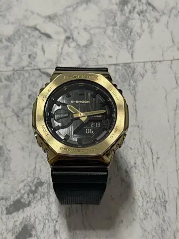 미사용품 G-SHOCK 골드 + 블랙
