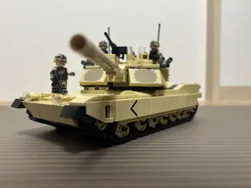 브릭마니아 제작 M1A2 에이브람스 전차 UN 미니 피규어 세트