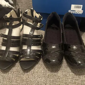 하이힐과 플랫 슈즈 세트
