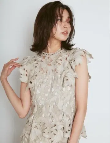스나이델 snidel 상의 리프 레이스 블라우스