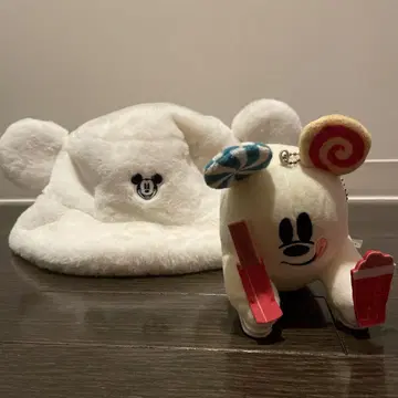 새상품급 TDL 미키 귀도리 모자와 봉제 인형 세트