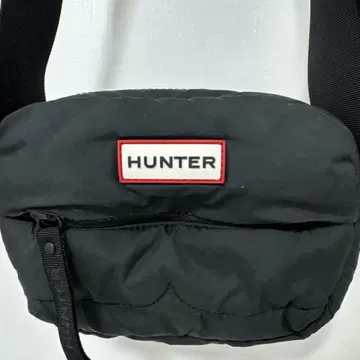 HUNTER 블랙 퍼프 바디 숄더백