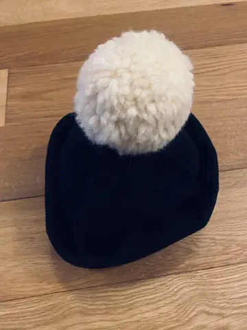 카밀라후카 폼폼 모자 네이비 화이트