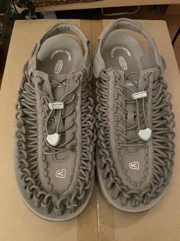[새상품급] KEEN 유니크 28cm 팀버울프