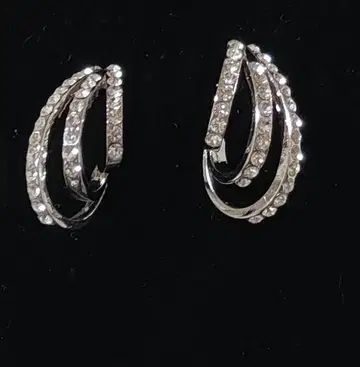 Swarovski Crystal 3연 커브 디자인 귀걸이 (양쪽 귀)