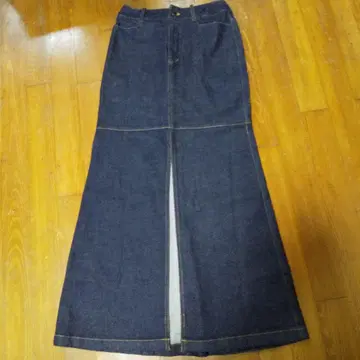 노베스파지오 데님 소재 롱 스커트 앞쪽 슬릿