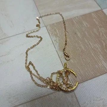 골드 달 모티브 목걸이