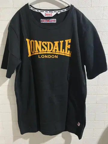 새상품급 LONSDALE 론즈데일 티셔츠 블랙 M 사이즈 LONDON