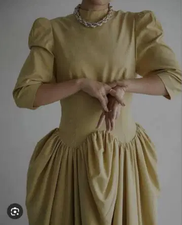 WAVE WAIST COCOON DRESS 베이지 M 사이즈