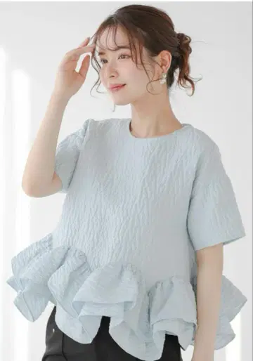 fitmore 곡선 프릴 자카드 톱