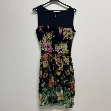LOVELLESS 꽃무늬 슬리브리스 원피스 34