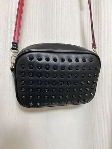 킹스 앤 퀸스 스터드 숄더 백