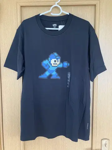 유니클로 UT 록맨 L 블랙 티셔츠