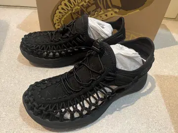 KEEN UNEEK 블랙 스포츠 샌들