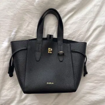 FURLA 블랙 가죽 핸드백