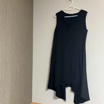 노스 비대칭 블랙 드레스