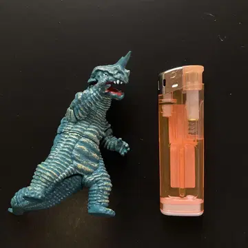 파란색 괴물 피규어 약 8cm
