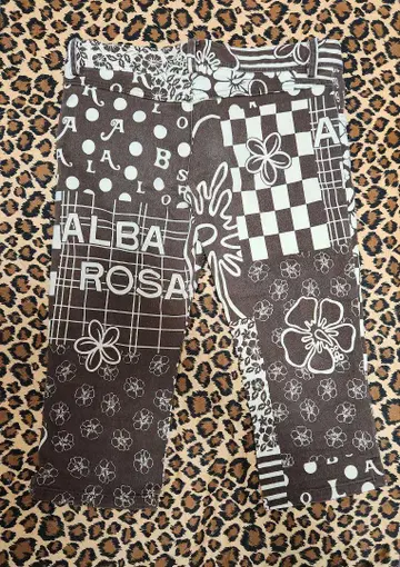 ALBA ROSA 하이비스커스 패턴 하프 팬츠 사이즈 2