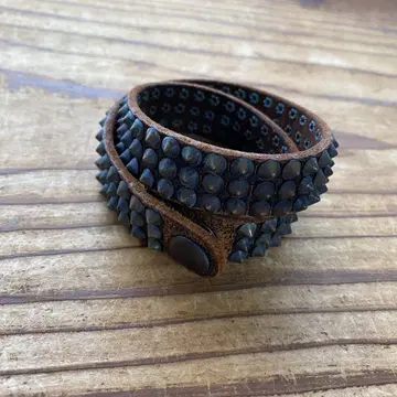 HTC HTC 이중 감아 3연 스터드 브레이슬릿 뱅글