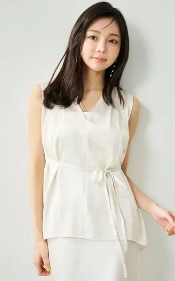 즉시 품절! 에메인 새틴 디자인 헤 블라우스 아이보리