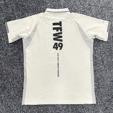 TFW49 반팔 피케 셔츠 뒷면 로고 골프웨어 화이트 계열 사이즈 L