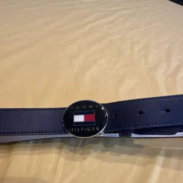 TOMMY HILFIGER 네이비 가죽 벨트