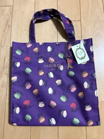 새상품 라뒤레 마카롱 토트백 에펠탑 참 포함