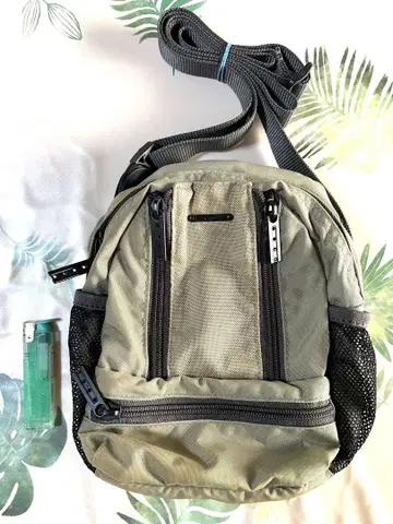 NIKE 올리브 그린 나일론 숄더백