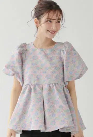 fitmore 믹스 컬러 꽃무늬 자카드 상의