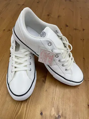 CONVERSE 새 제품  화이트 스트라이프 디자인 스니커즈