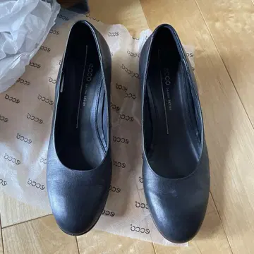 ECCO 블랙 가죽 펌프스 24cm 38