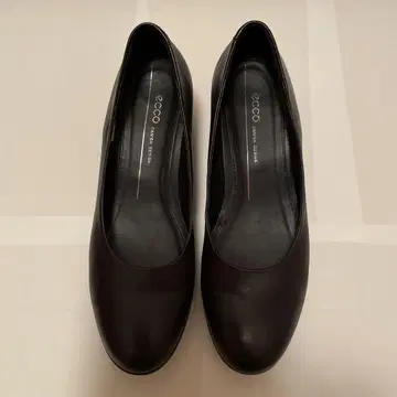 ECCO 블랙 가죽 펌프스 24cm 38