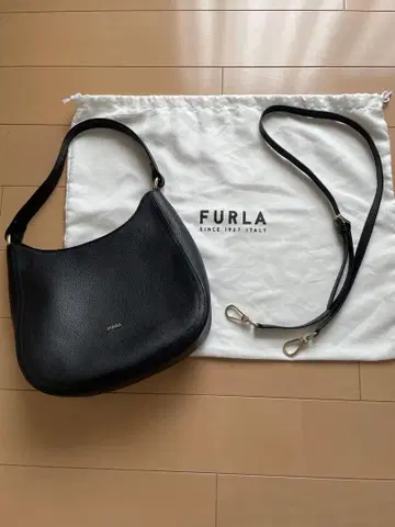 새상품 FURLA 훌라 2way 숄더백 가죽 천연 가죽 블랙