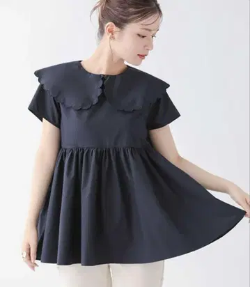 Fit more 핏모어 스칼롭 칼라 페플럼 블라우스