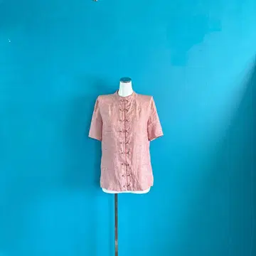 1302 마드모아젤 논논 핑크 반소매 버튼 장식 리 차이나 셔츠
