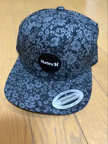 Hurley 꽃무늬 스냅백 캡