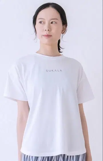 스카라 화이트 프린트 로고 티셔츠 새 제품