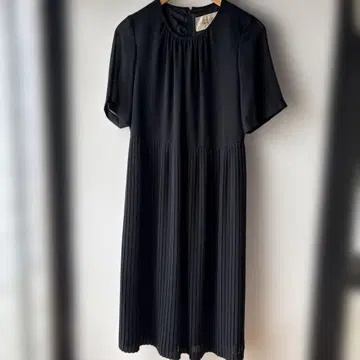블랙 플리츠 원피스