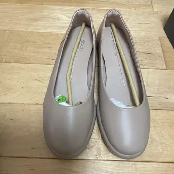ECCO 베이지 플랫슈즈