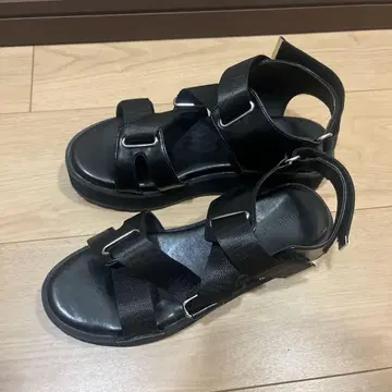 pageboy 페이지 보이 블랙 스트랩 샌들 통굽