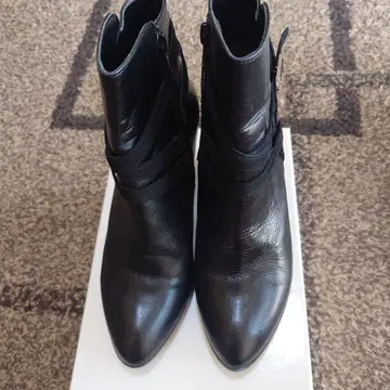 블랙 가죽 숏 부츠