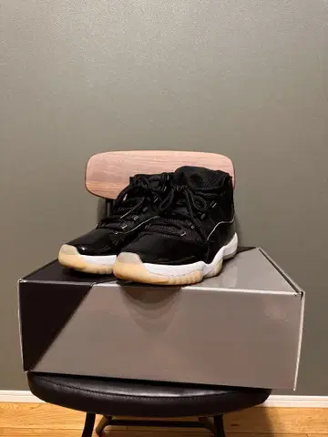 Air Jordan 11 쥬빌리 블랙/화이트