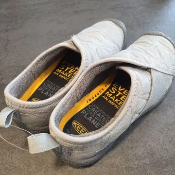 새 제품 미사용  keen  keen  그레이 슬리퍼  25cm