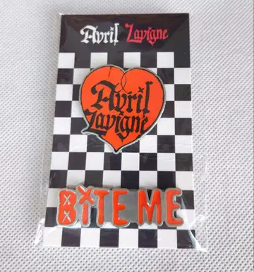 AVRIL LAVIGNE 2022 love sux 투어 핀 배지