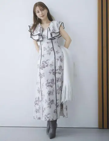 SNIDEL 러플 칼라 프린트 원피스