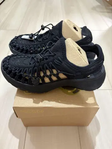 [새상품] KEEN UNEEK ASTORIA 유니크 아스토리아 여성용