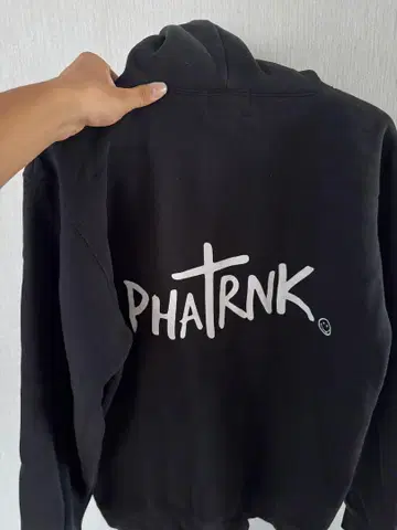 PHATRNK 블랙 후드 달린 파커