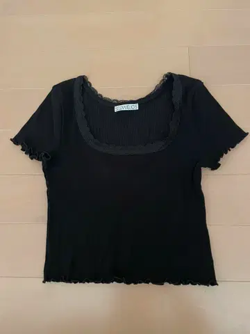 SELENA HELIOS 블랙 T셔츠 세레나헬리오스