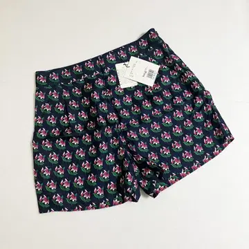신품 DIANE VON FURSTENBERG 실크 쇼트 팬츠 꽃무늬